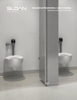 two wall-mounted toilets equipped with Sloan automatic flushometers, reflecting a modern, efficient, and hygiene-focused installation. Its minimalist and functional design highlights the durability and technological innovation that define the brand.